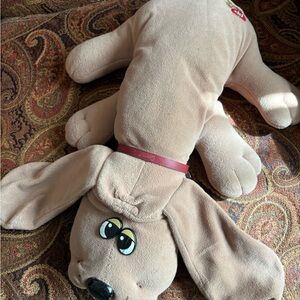 1985 vintage Pound Puppy toy stuffed dog